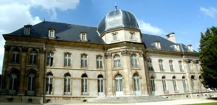 Toul Appartement Entier Avec Parking Prive Au Calme Cosy A Etage Avec Balcon 外观 照片