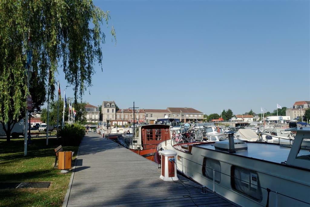 Toul Appartement Entier Avec Parking Prive Au Calme Cosy A Etage Avec Balcon 外观 照片